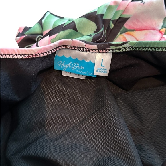 ModCloth Ruffle Floral One Piece Swimsuit Size Large NWOT - Picture 6 of 7